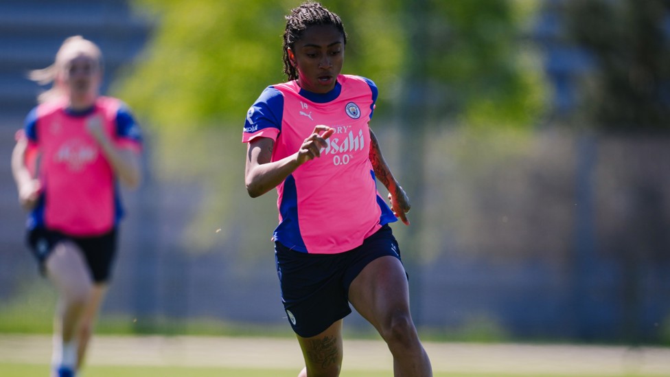 SPEED  : Kerolin bursts down the wing. 