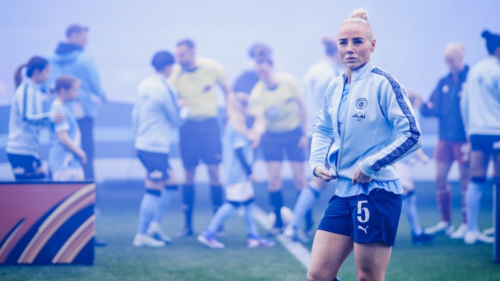 SKIPPER : Alex Greenwood focuses up