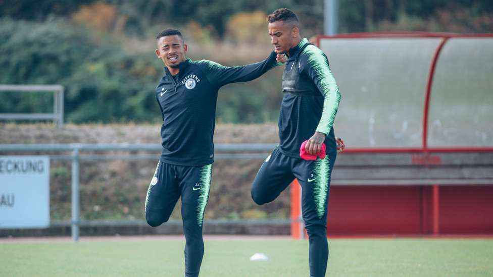 QUAD GOALS : Gabriel Jesus and Danilo stretch the legs
