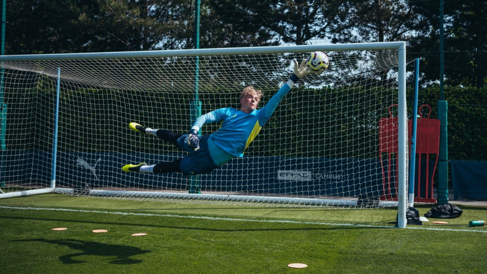 SUPER SPIKE : Spike Brits pulls off a fantastic diving save.
