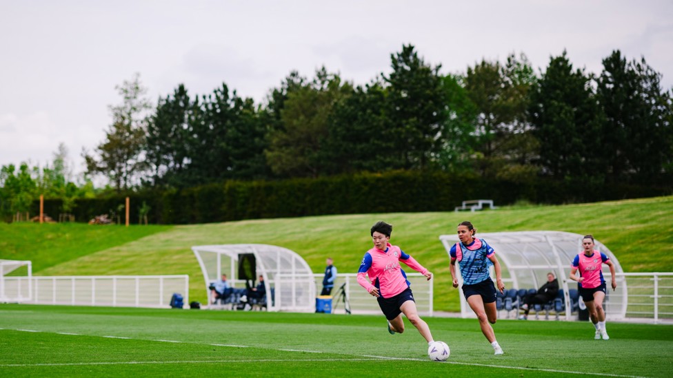 ON THE RUN : Aoba Fujino and Iman Beney at top speed