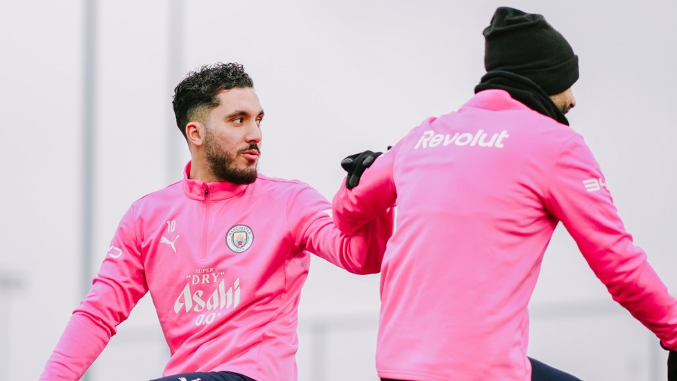 IN THE PINK : Rayan Cherki warms up