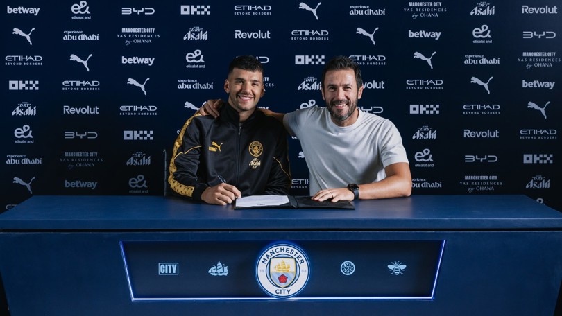https://www.mancity.com/meta/media/ofydz1fq/rulli-signing-wide.jpg?width=810