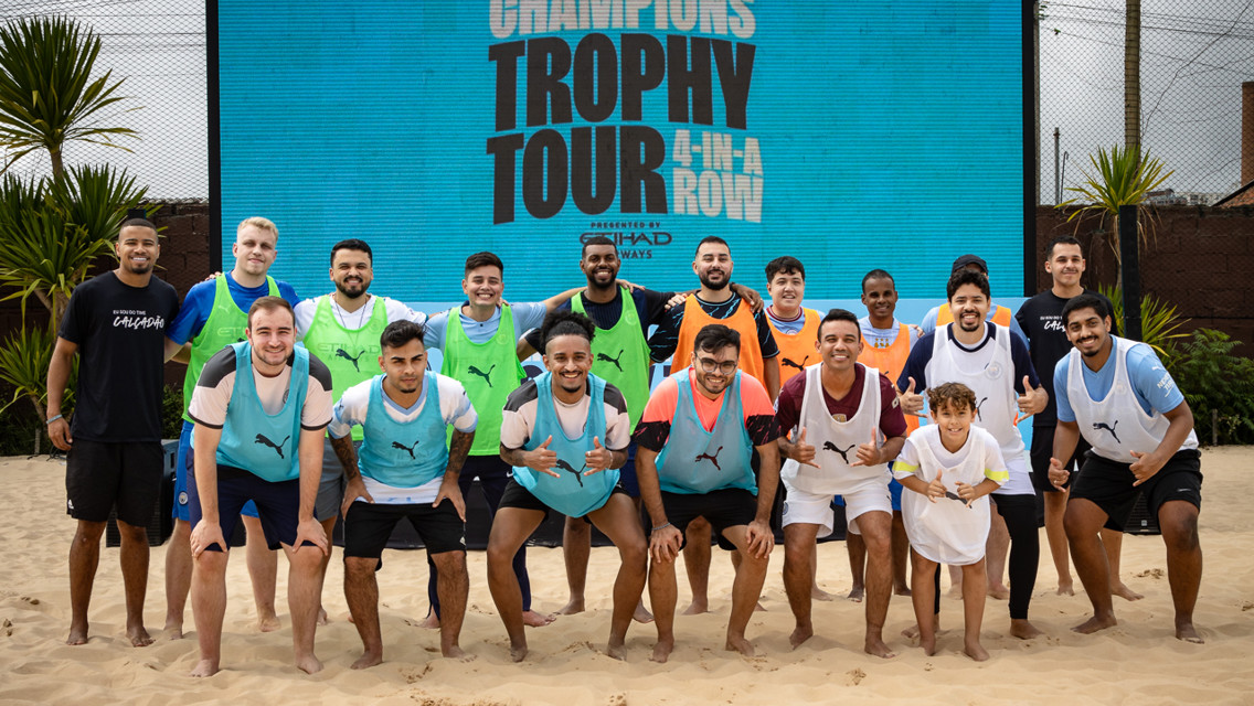 Torneio de futebol de areia da Torcida Oficial do City no Brasil agita o Trophy Tour
