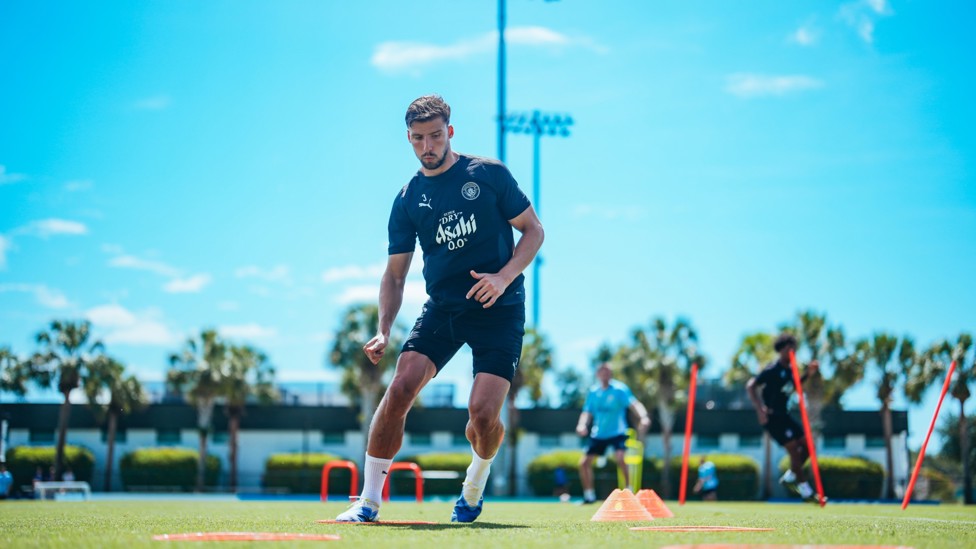 SWAY AWAY : Dias gets warmed up