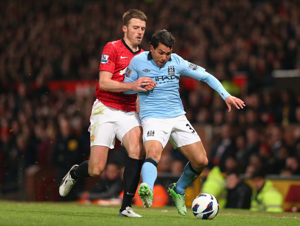 Tevez em clássico contra o United. 