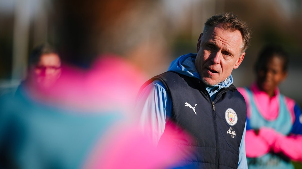 TEAM TALK : Andree Jeglertz speaks to the players