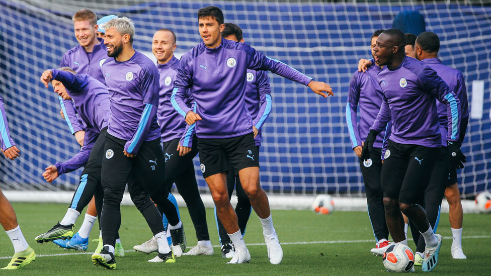 HAPPY CREW : The boys, back together and enjoying each other's company