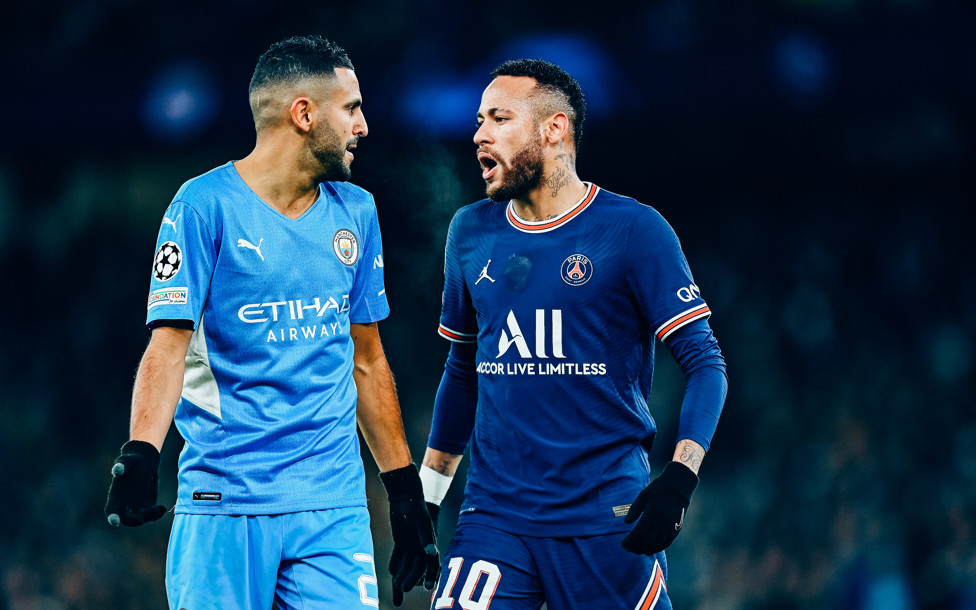 Mahrez e Neymar se estranham no Etihad.