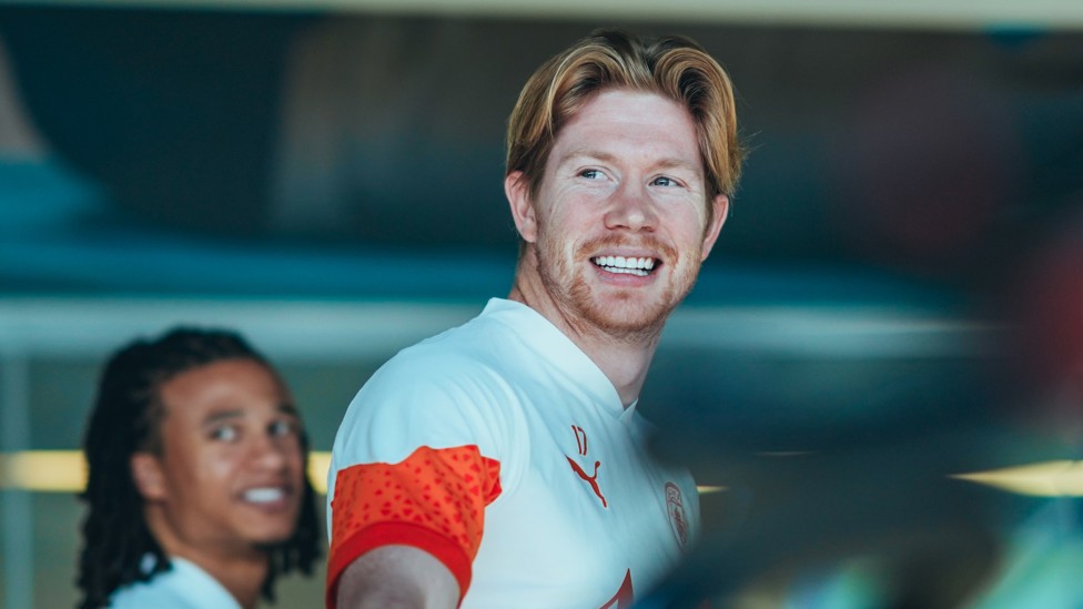 ALL SMILES : Kevin De Bruyne looks happy
