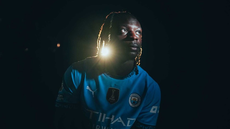 STRIKE A POSE : Jérémy looking sharp in our 2024/25 kit.