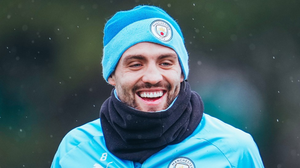 COSY KOVA : Mateo keeps warm on a freezing cold Manchester morning