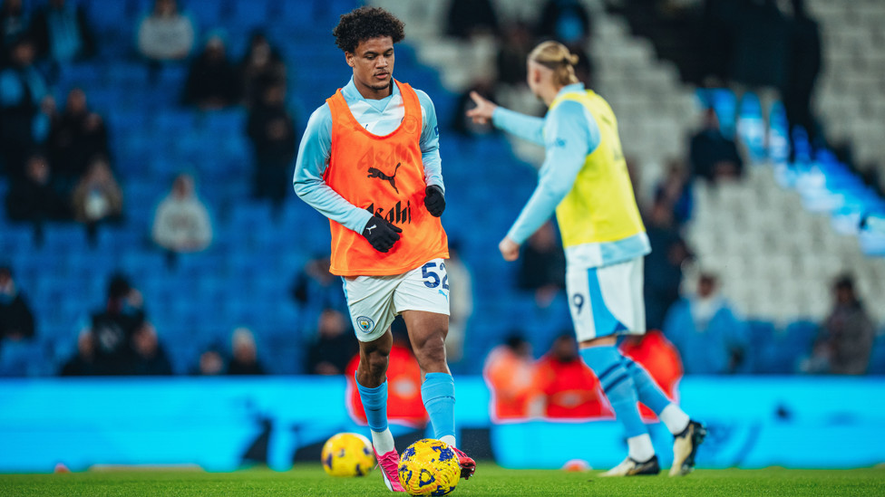 WARM UP : Getting a feel of the ball.