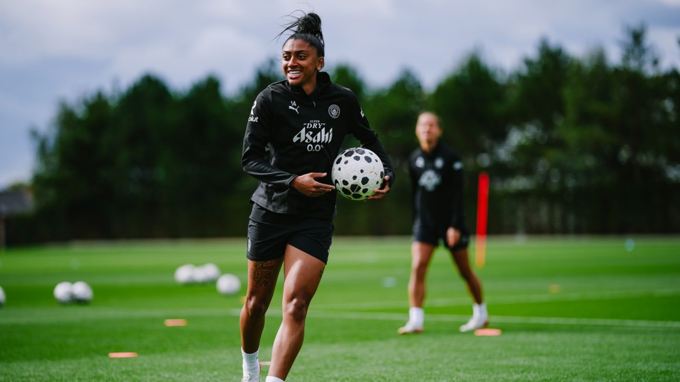 BALL CARRIER : Kerolin takes the term literally!