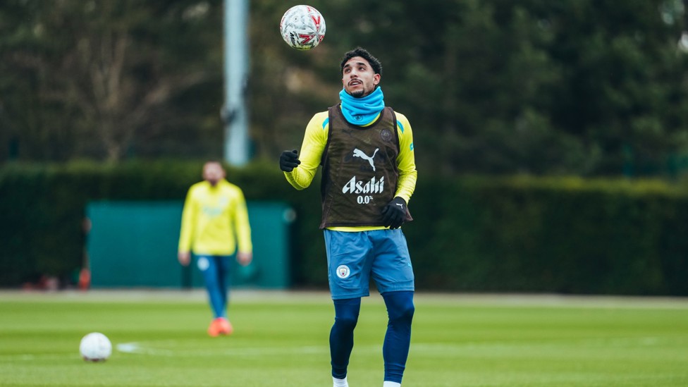 UP IN THE SKY  : Marmoush has the ball under his spell. 
