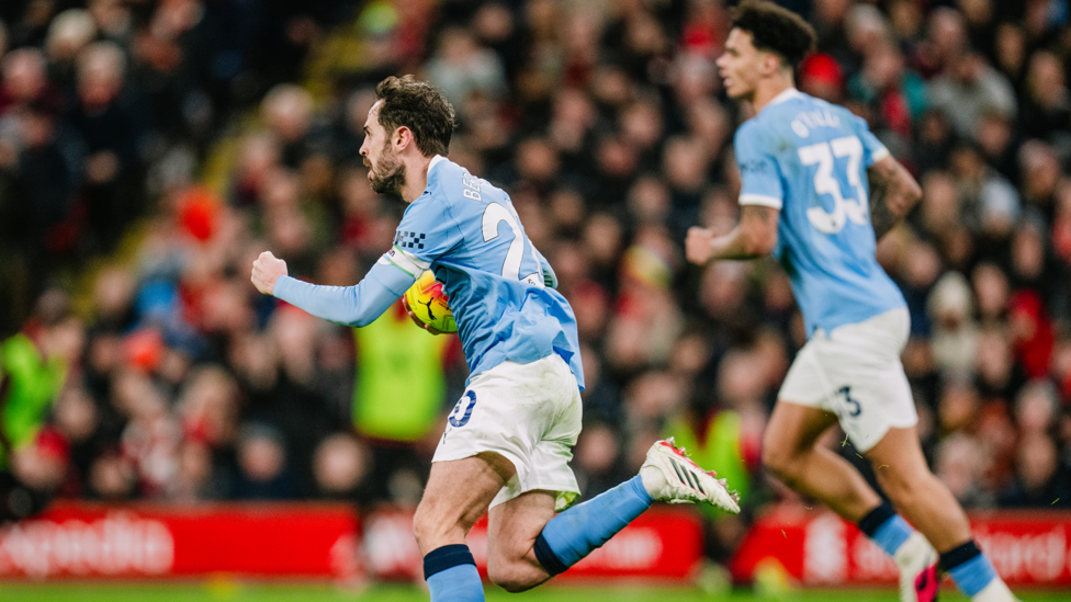 SUPER SILVA : Bernardo celebrates making it 1-1.