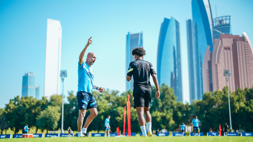 LEWIS IS LEARNING : Pep takes the opportunity to give a tip to Rico Lewis