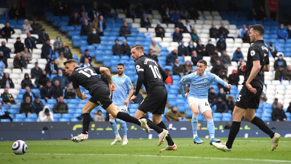 O PHIL É FODEN : Jovem marca o terceiro antes do intervalo
