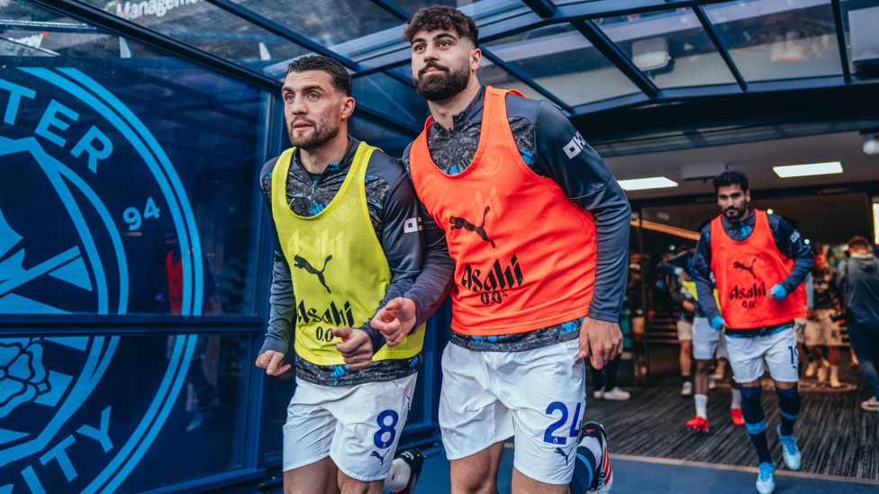CROATIAN BROS : Gvardiol and Kovacic emerge for the pre-match warm up.