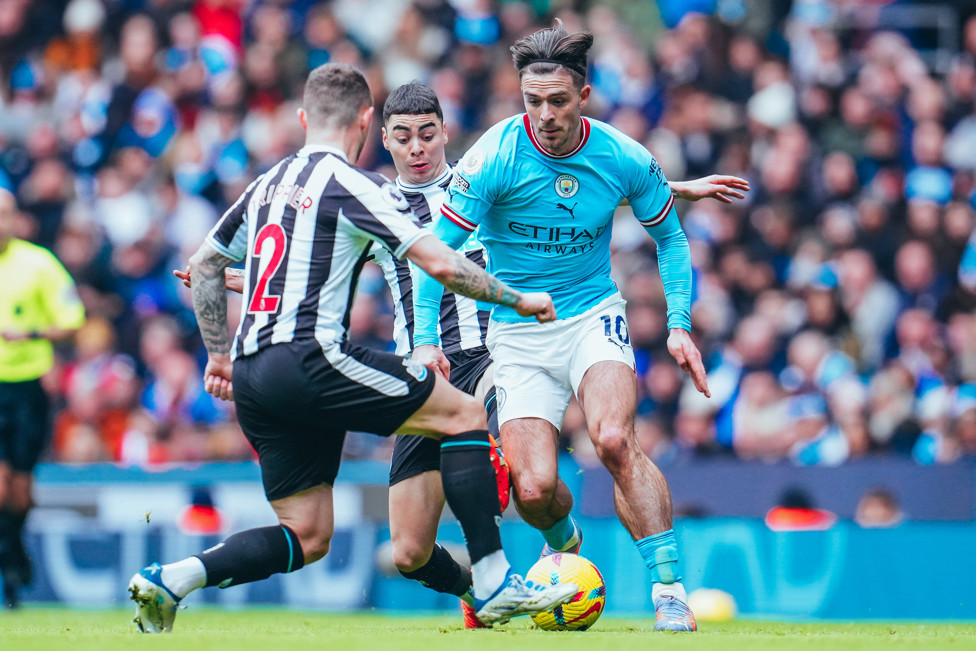 SEMPRE EM FRENTE  : Jack em ação contra o Newcastle.