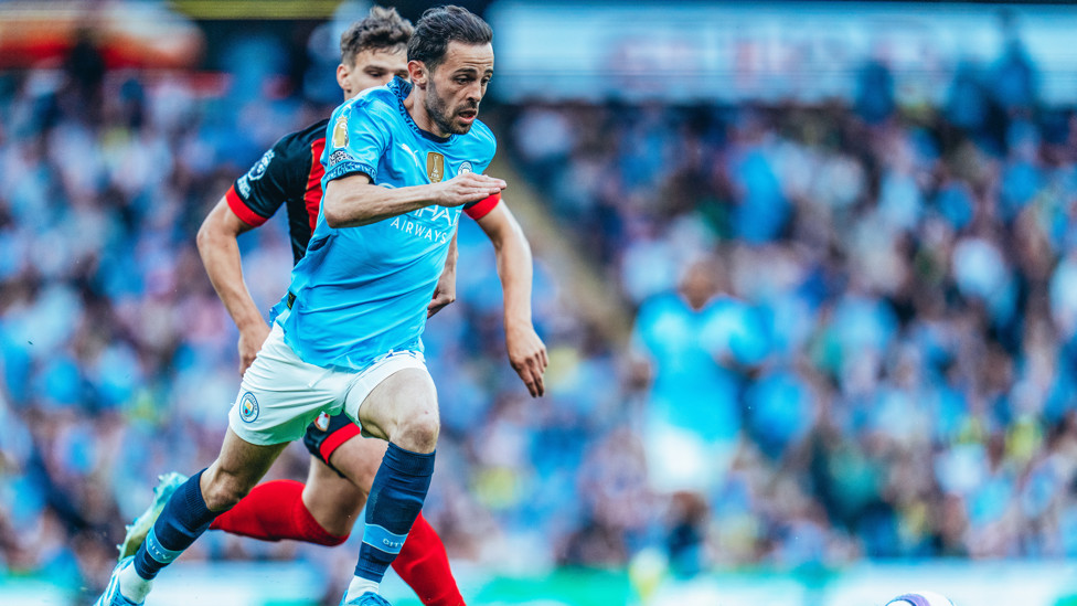 SILKY SILVA : Running the midfield.