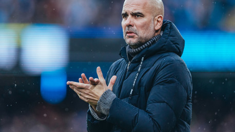GUARDIOLA: ESTOU PRESSIONANDO O BERNARDO PARA MARCAR MAIS GOLS