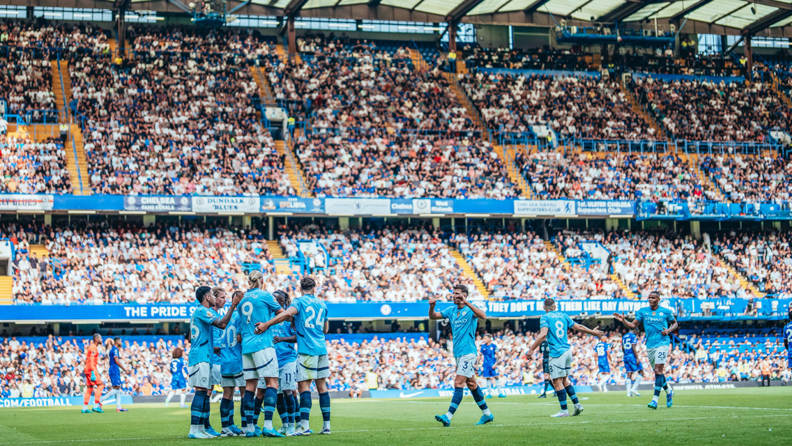 GROUP HUG: Squad goals!