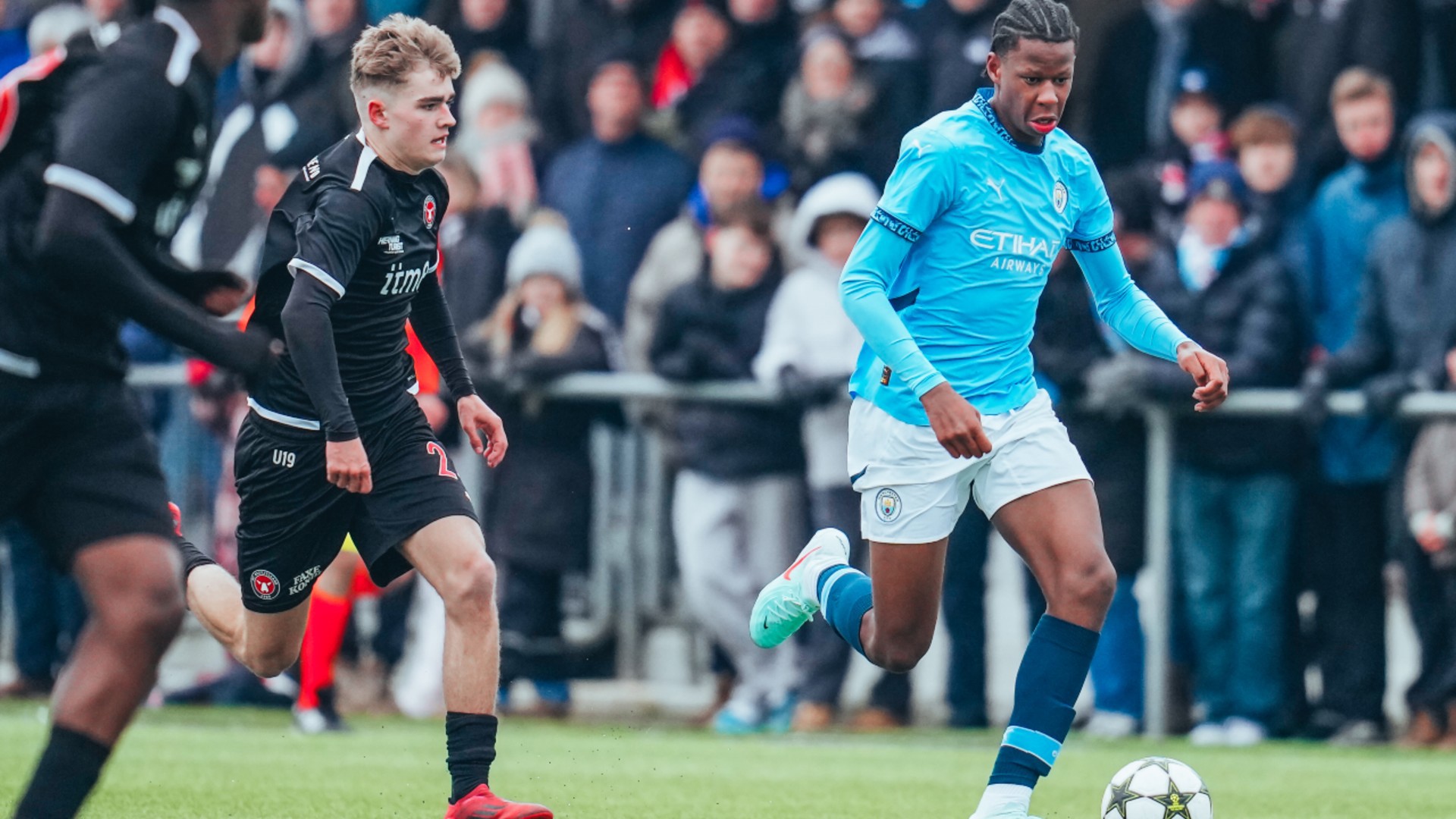 BATTLING HARD : Stephen Mfuni composed under pressure.