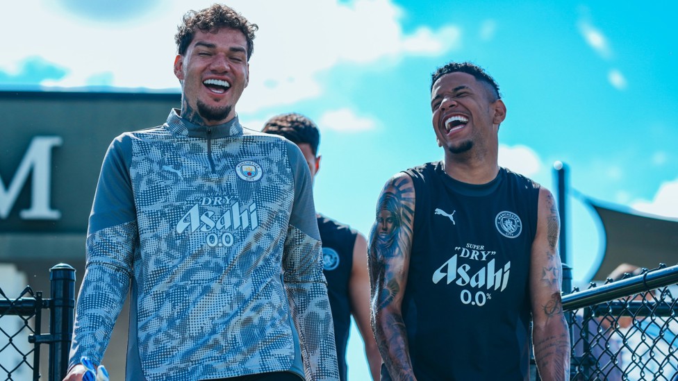 FUNNY MEN : Ederson and Savinho share a joke