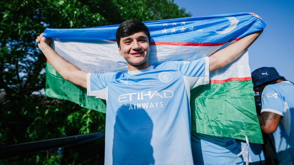 UZBEK WARRIOR : Abdukodir Khusanov with his nation's flag