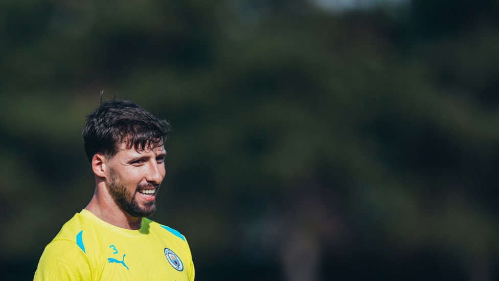 HAPPY DIAS : The Portuguesde defender is all smiles
