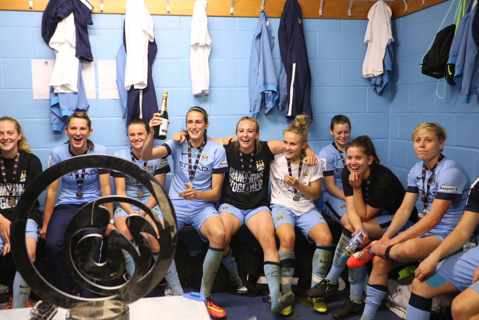 FAZENDO HISTÓRIA  : Uma parte fundamental de nosso primeiro time profissional que chocou o futebol feminino ao erguer a Copa Continental em nossa temporada de estreia.