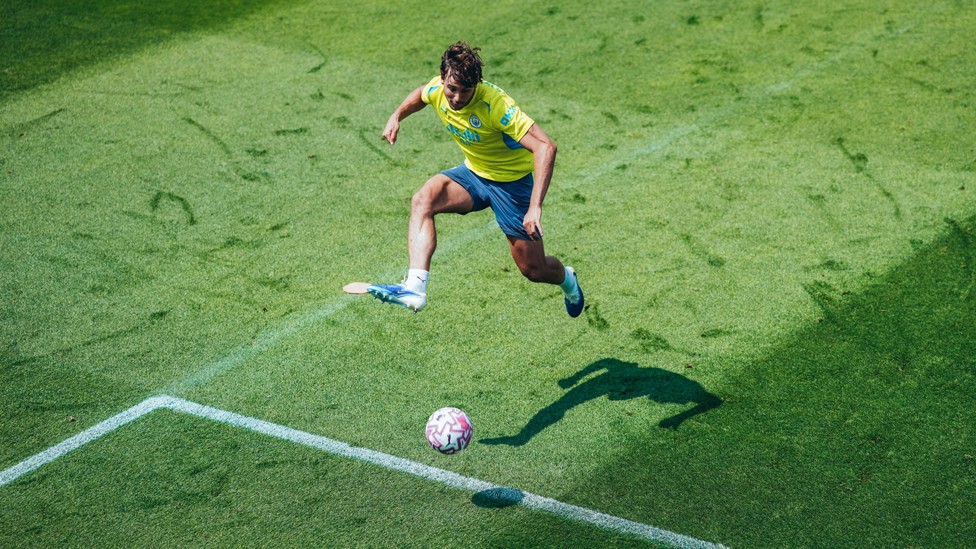 Nico takes the cross on the full