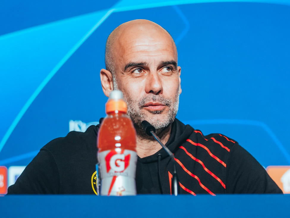 PEP : Nosso treinador na coletiva de hoje. 
