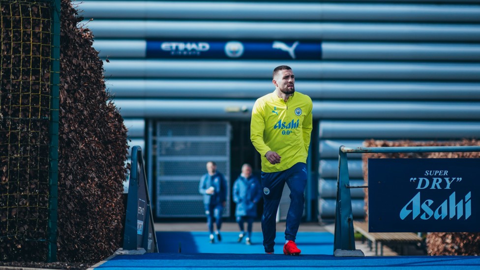 STEP ON : Mateo Kovacic emerges onto the training pitch