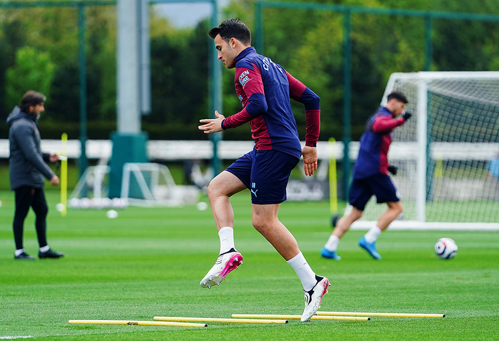 HIGH KNEES: Eric Garcia warms up