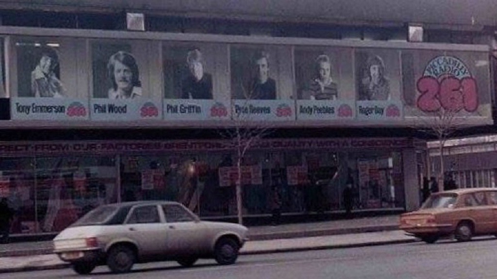261 HQ : Opposite the aptly-named Piccadilly Gardens