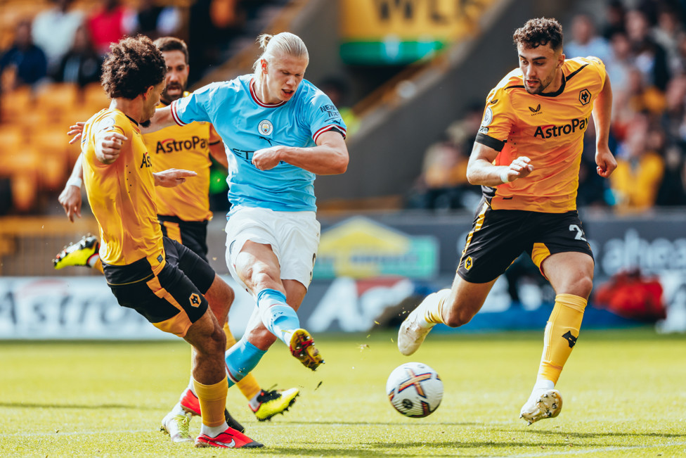 Haaland marcando no Molineux. 
