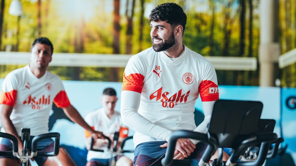 GOAL HERO : Josko Gvardiol warms up in the gym