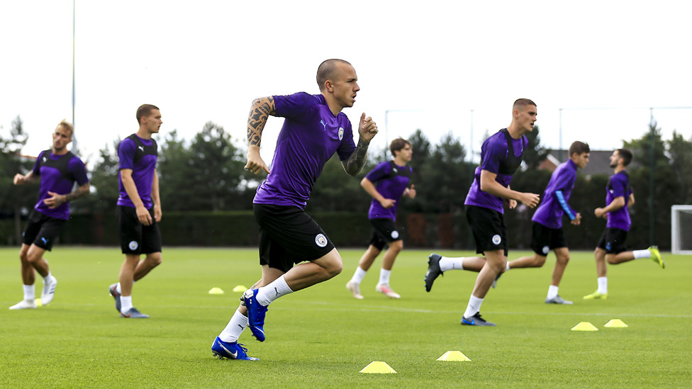 THE RUNNING MAN : Angelino sprinting