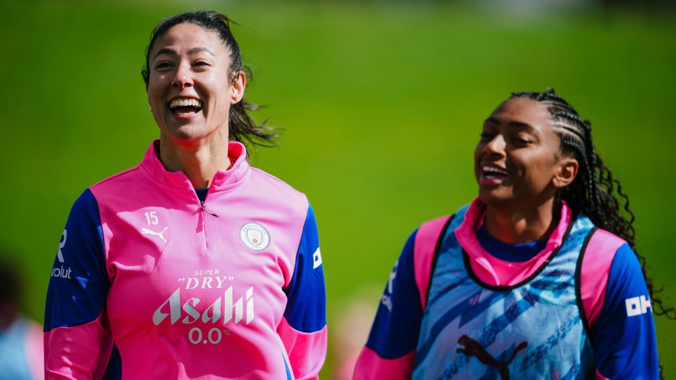 ALL SMILES : Leila Ouahabi and Kerolin in high spirits