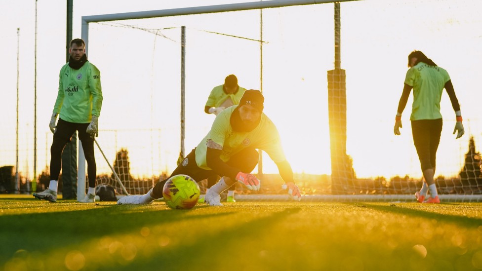IN THE SUN : The goalkeepers at sunset