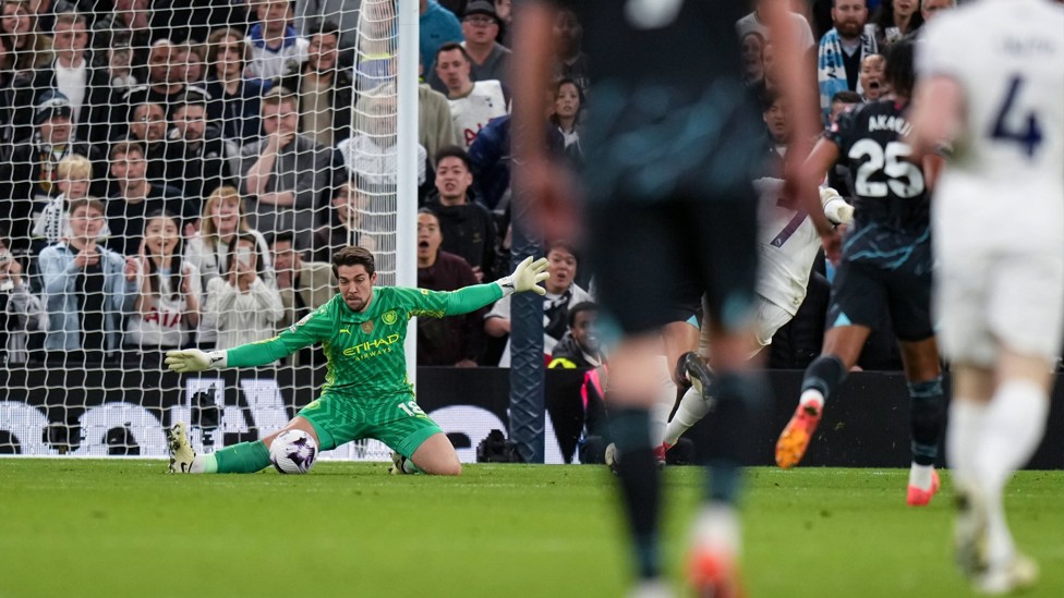 MOMENTOUS : Ortega Moreno denies Heung-min Son in a now iconic save