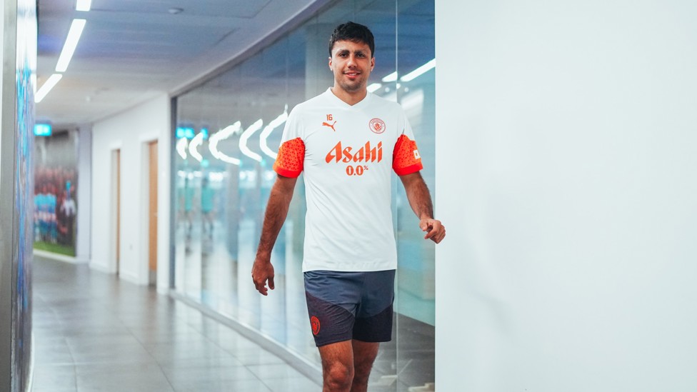 TUNNEL CLUB : Rodrigo arrives at the gym