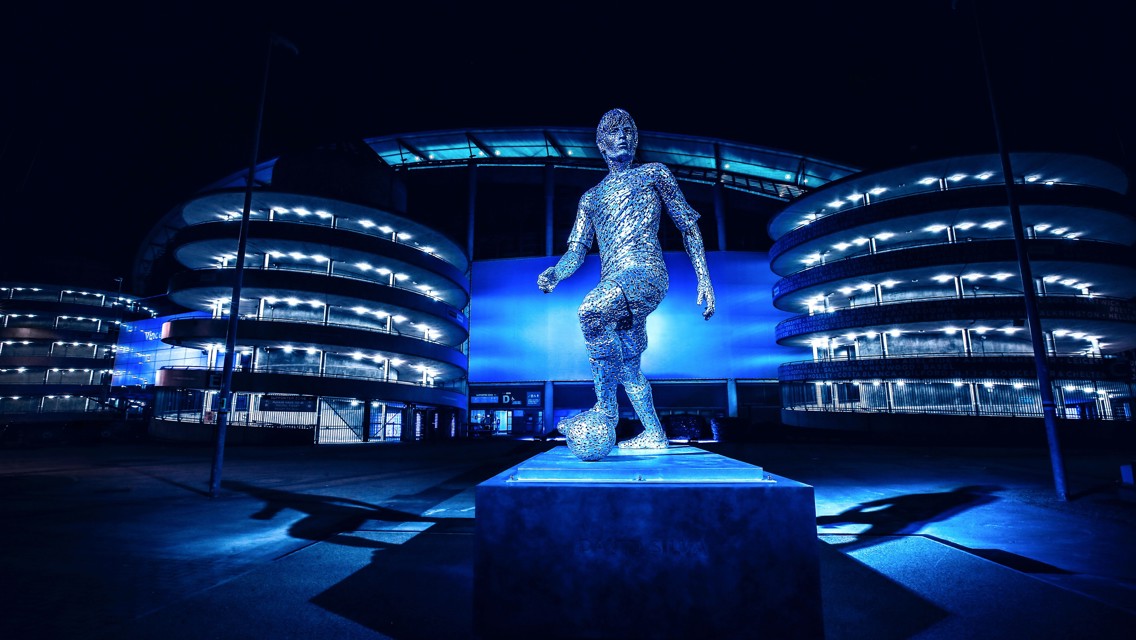 Les statues de Kompany et Silva dévoilées !