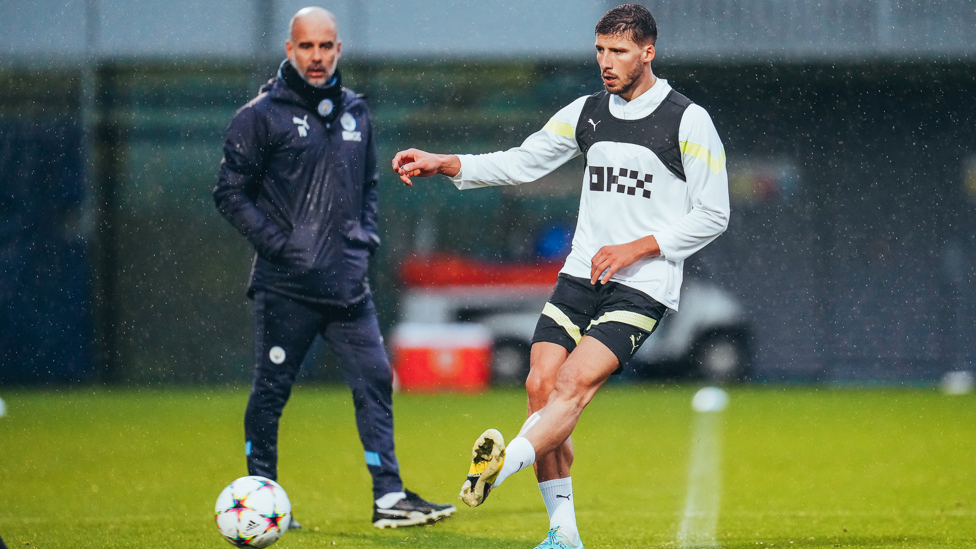Ruben Dias with eyes on the ball...