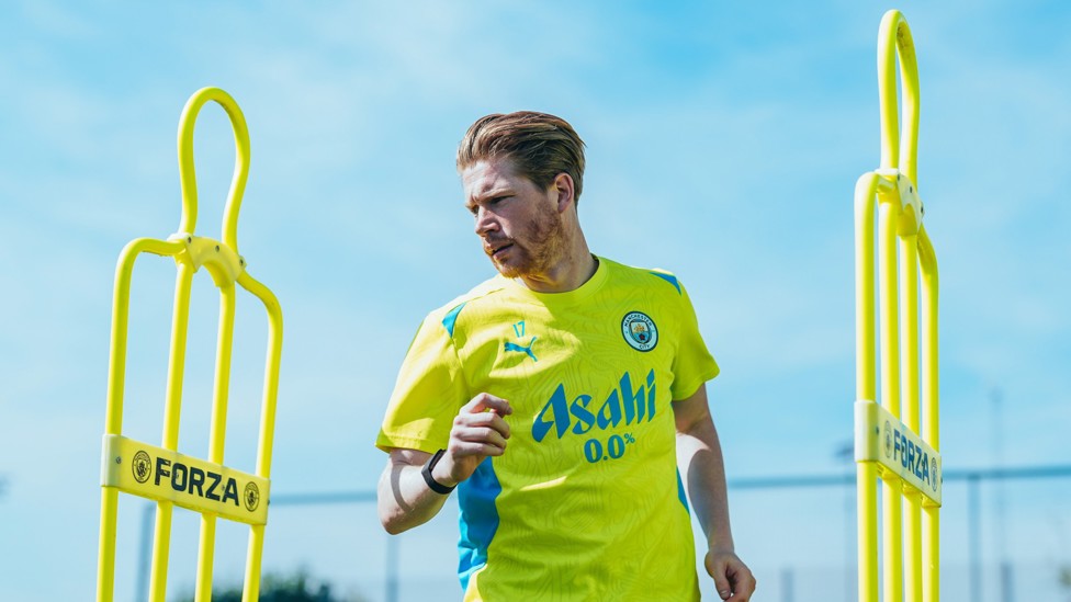 KING KEV : The skipper dodge and weaves his way around some mannequins. 