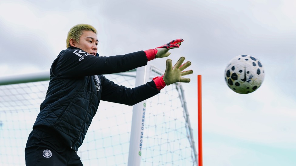 SAFE HANDS : Ayaka Yamashita sharpens up