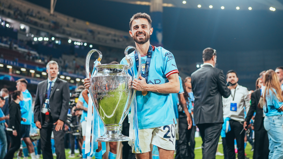 BEAMING BERNARDO : Silva gets his picture taken with the trophy!