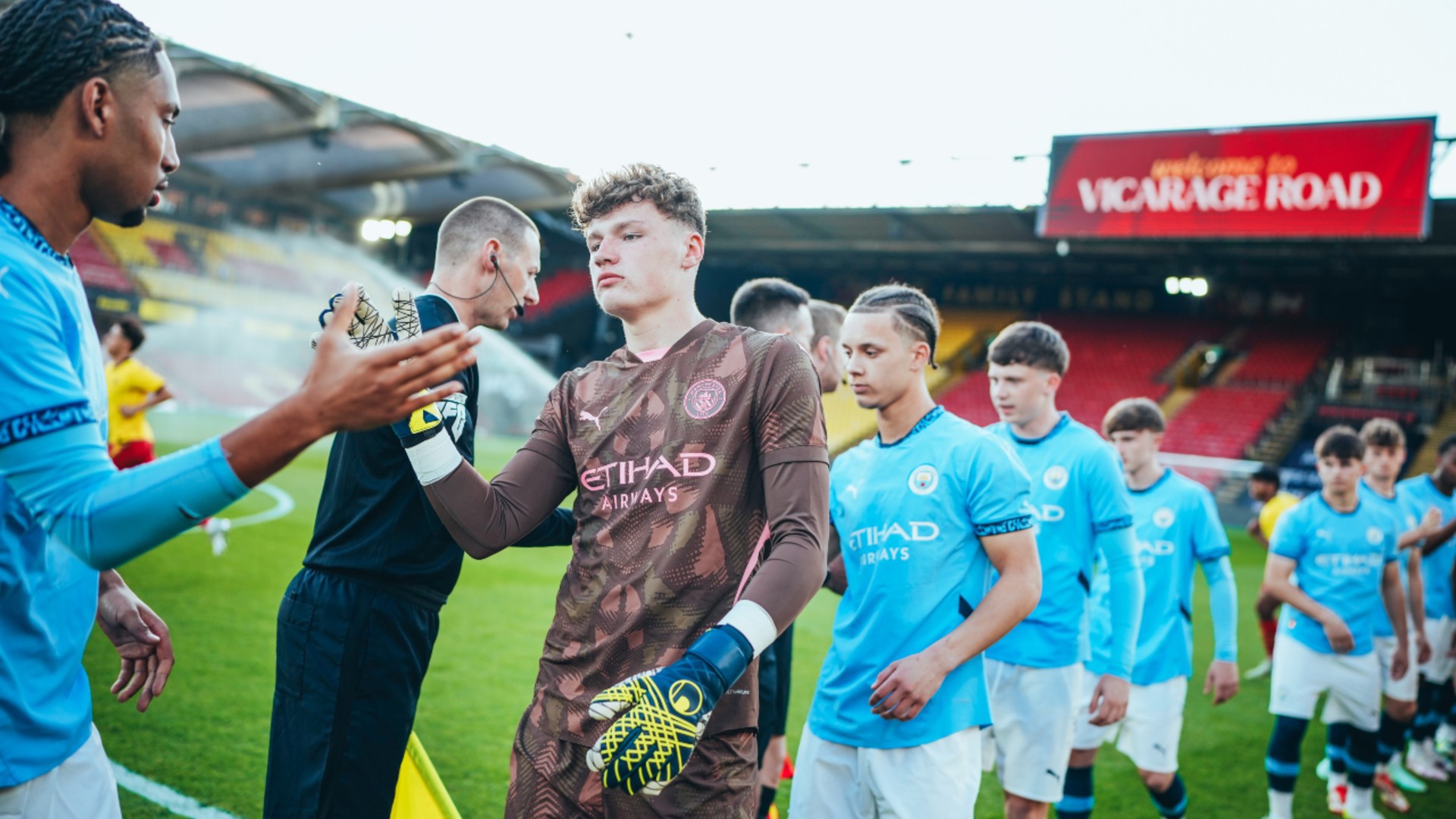 READY TO GO : Kaden Braithwaite high fives his team-mates ahead of kick-off.